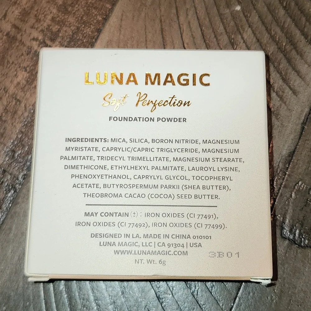 🆕️Luna Magic Soft Perfection Foundation Powder- TAN
